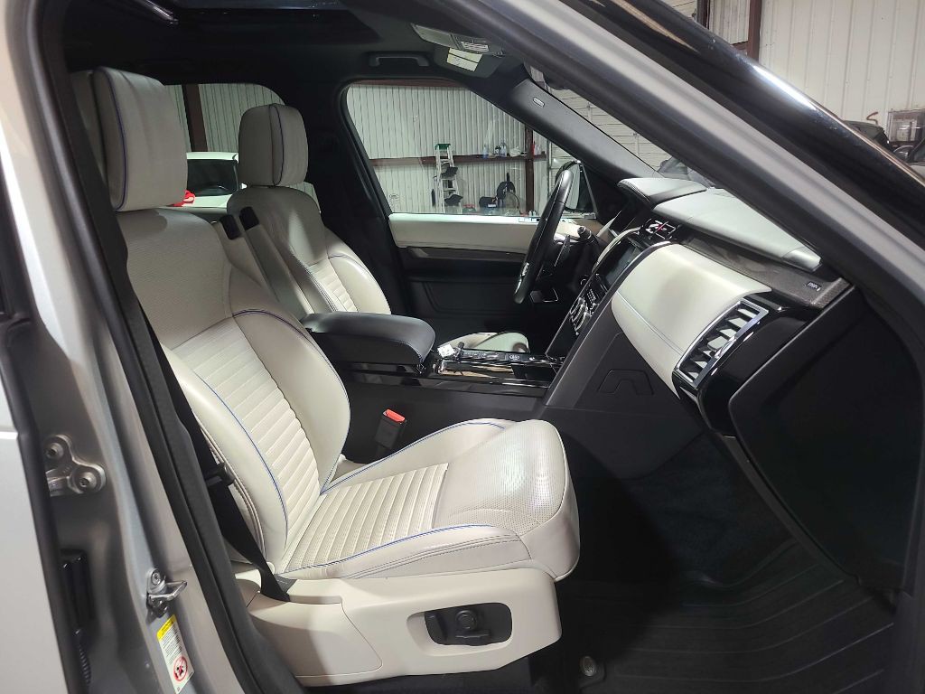 2020 Land Rover Discovery Image 36