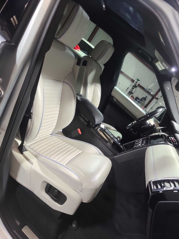 2020 Land Rover Discovery Image 37