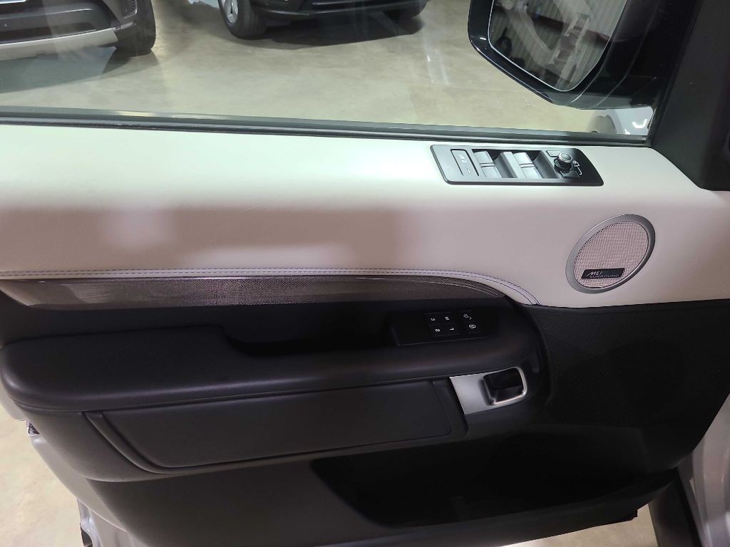 2020 Land Rover Discovery Image 38