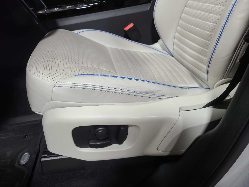 2020 Land Rover Discovery Image 39