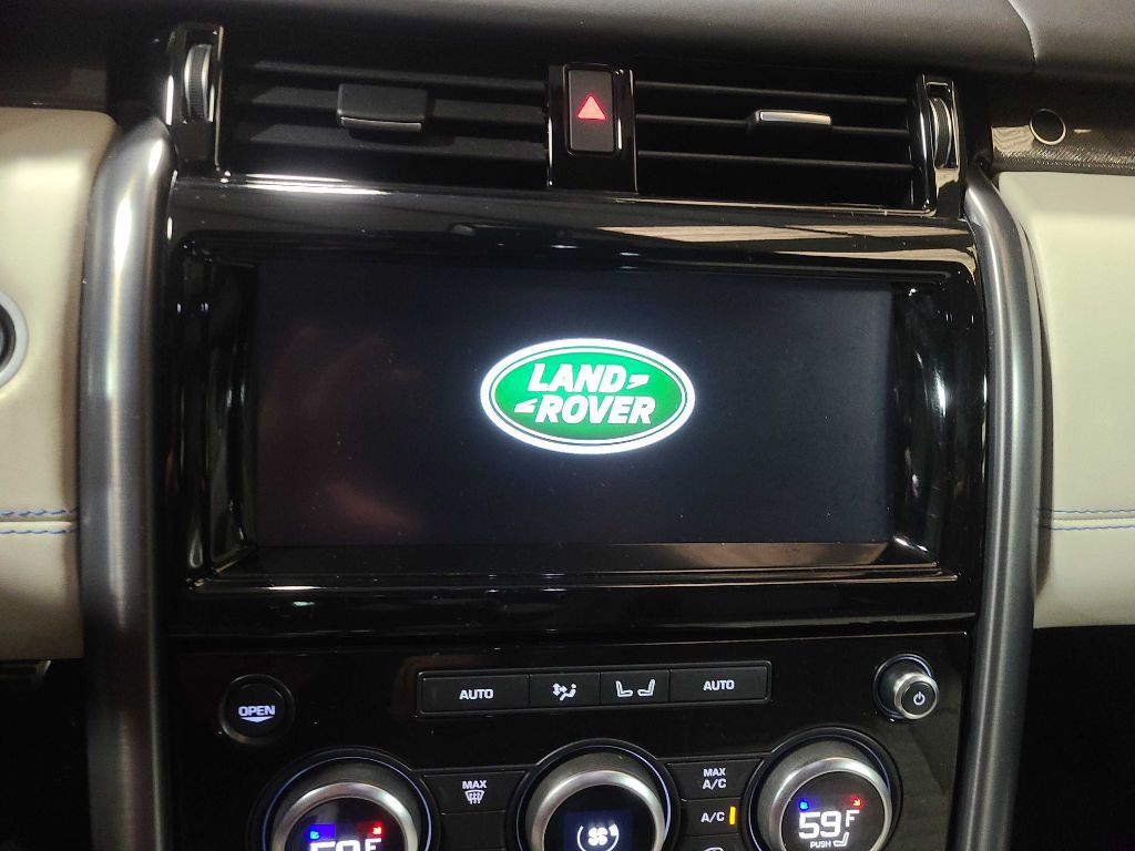 2020 Land Rover Discovery Image 40