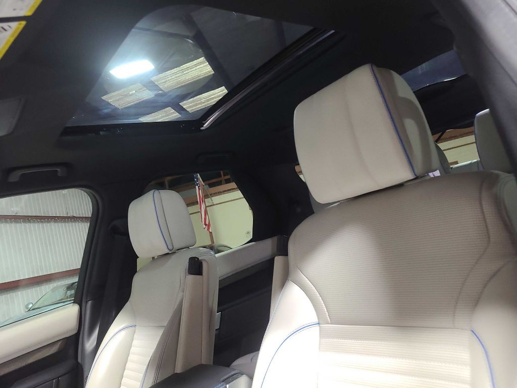 2020 Land Rover Discovery Image 48