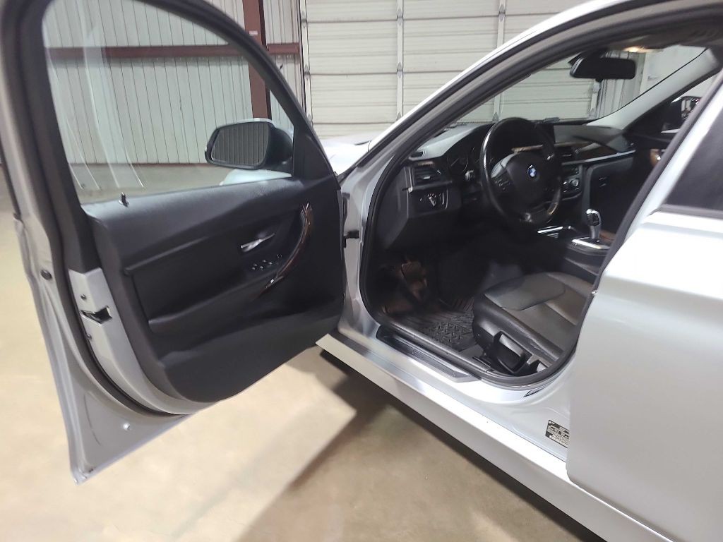 2015 BMW 3 Series Image 21