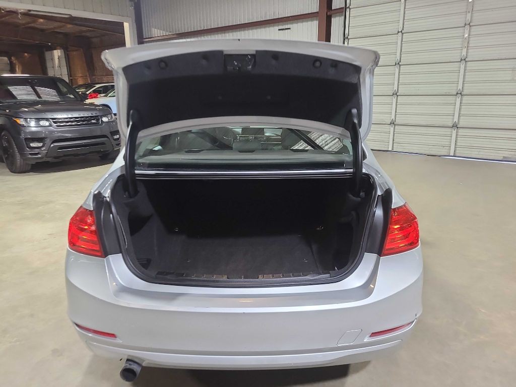2015 BMW 3 Series Image 25