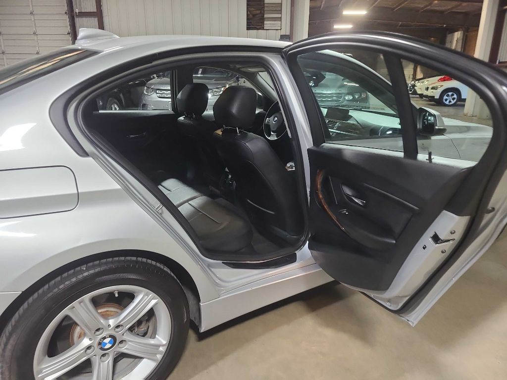 2015 BMW 3 Series Image 26