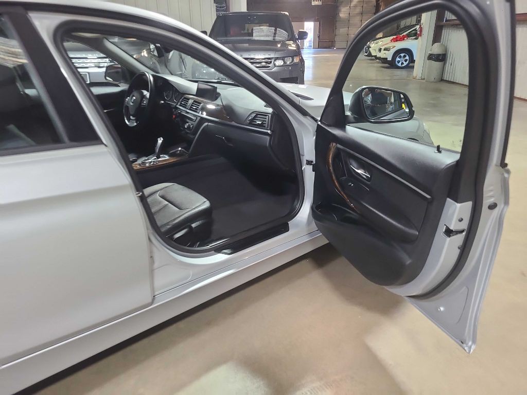 2015 BMW 3 Series Image 28
