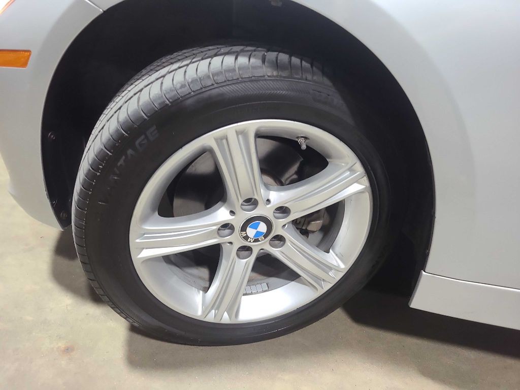 2015 BMW 3 Series Image 45