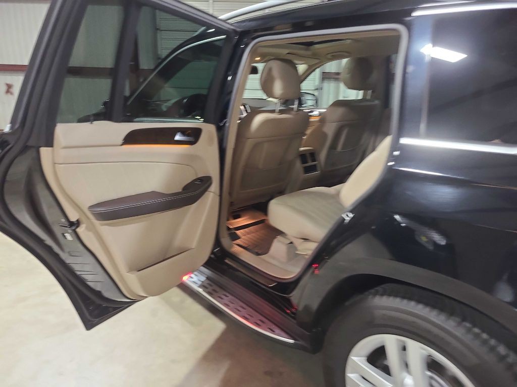 2015 Mercedes-Benz GL-Class Image 24