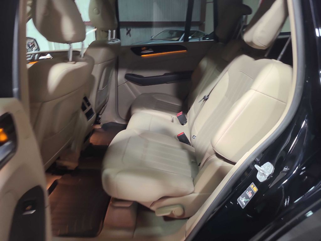 2015 Mercedes-Benz GL-Class Image 25