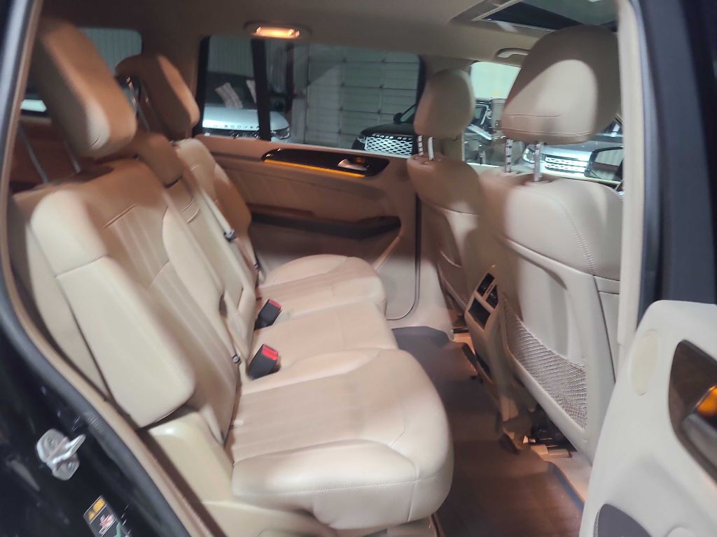 2015 Mercedes-Benz GL-Class Image 32