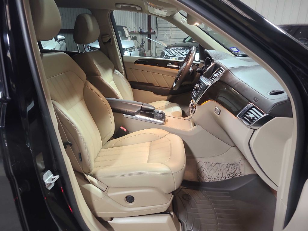 2015 Mercedes-Benz GL-Class Image 35