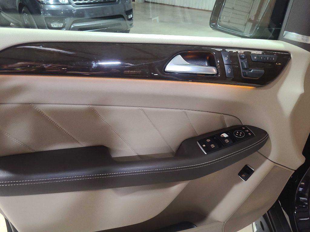 2015 Mercedes-Benz GL-Class Image 37