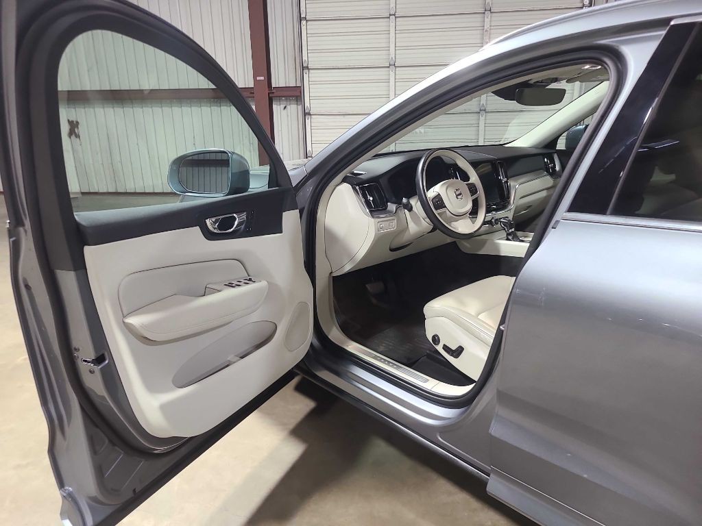 2019 Volvo XC60 Image 23