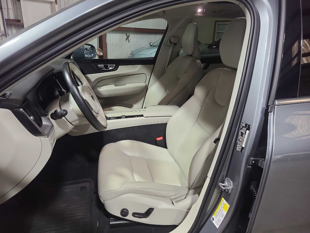 2019 Volvo XC60 Image 24