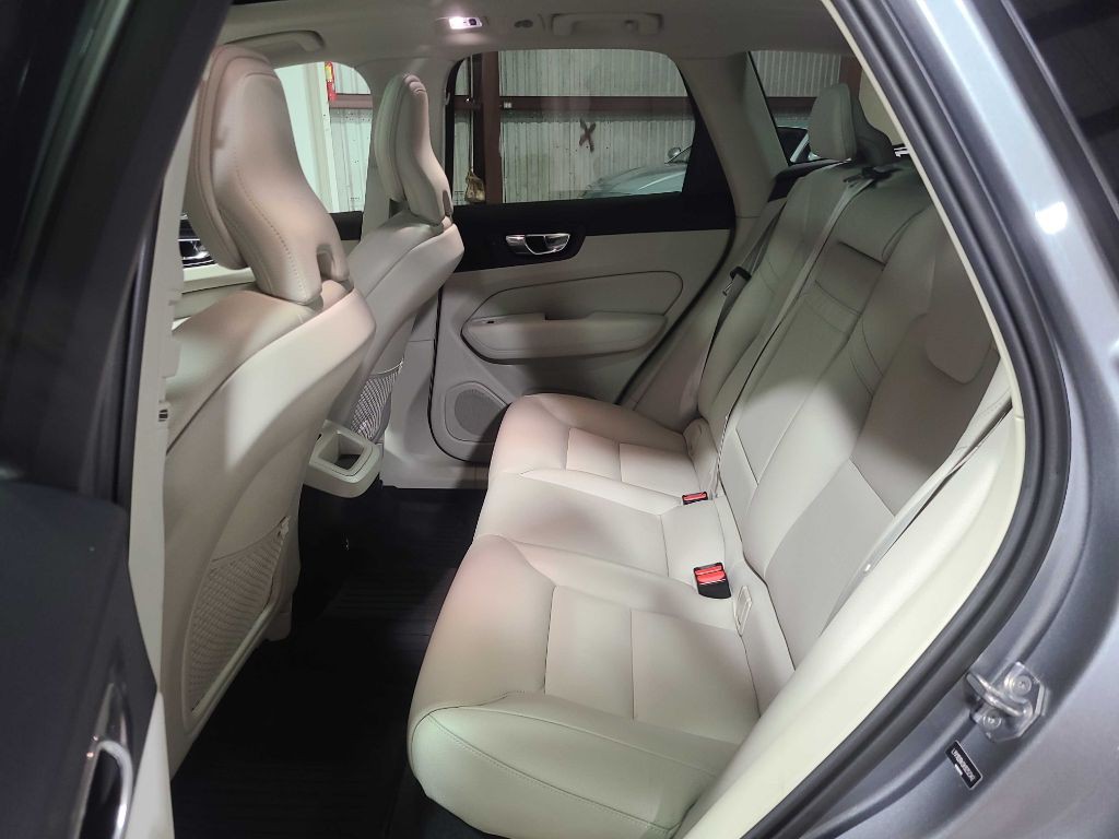 2019 Volvo XC60 Image 26