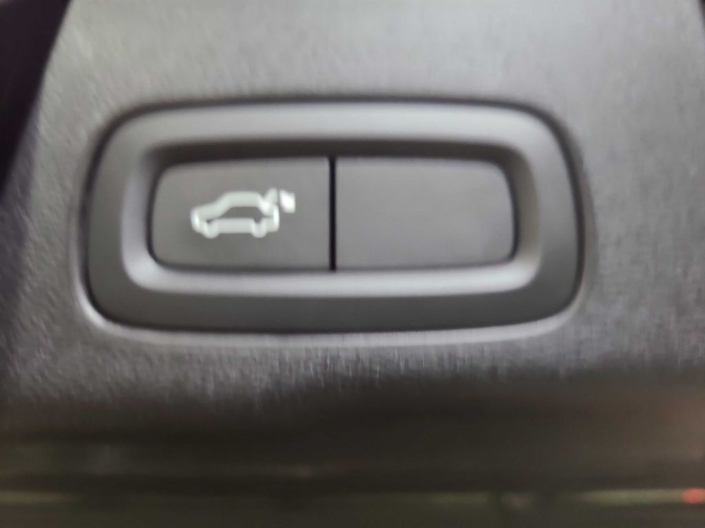 2019 Volvo XC60 Image 28