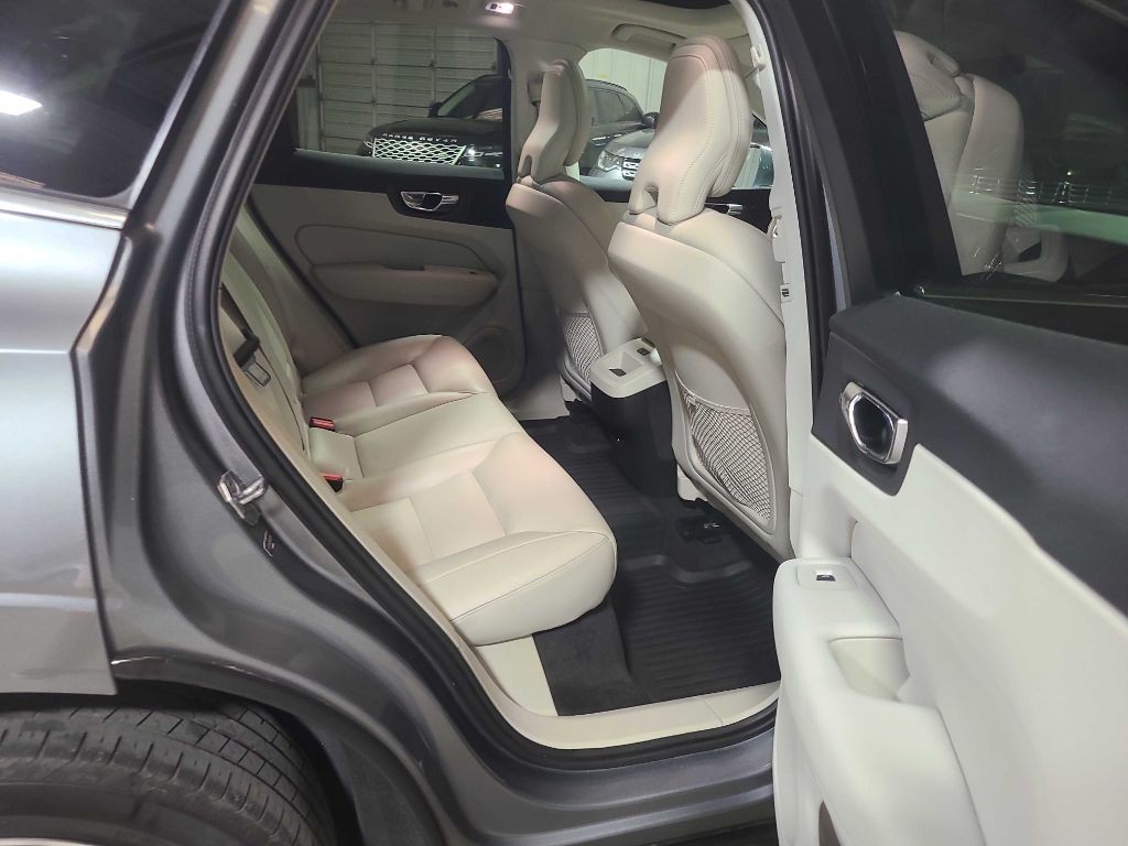 2019 Volvo XC60 Image 31