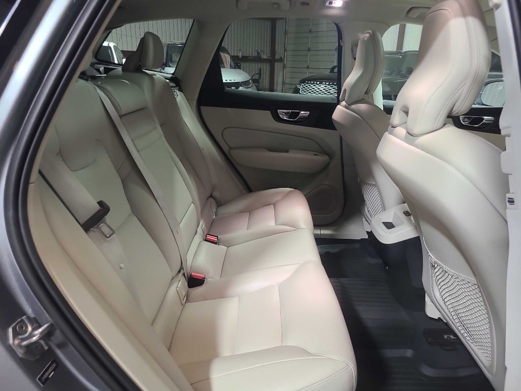 2019 Volvo XC60 Image 32