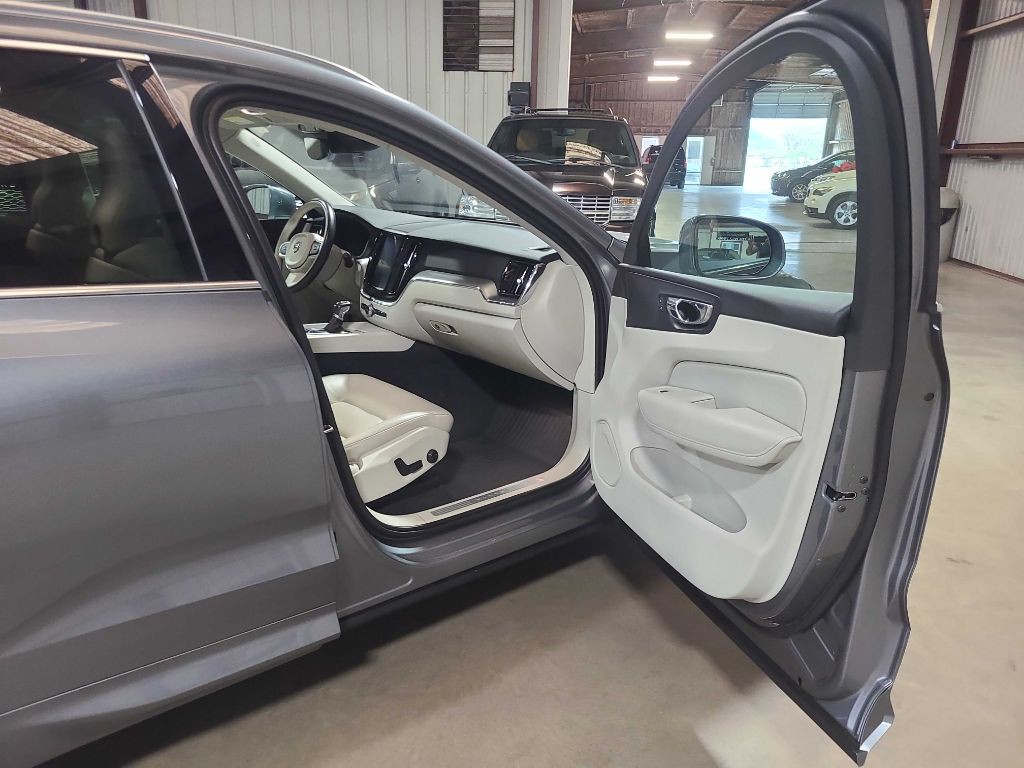 2019 Volvo XC60 Image 33