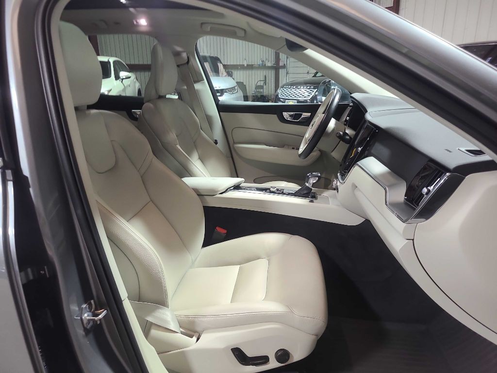 2019 Volvo XC60 Image 34