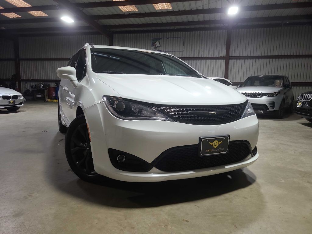 2018 Chrysler Pacifica Image 1