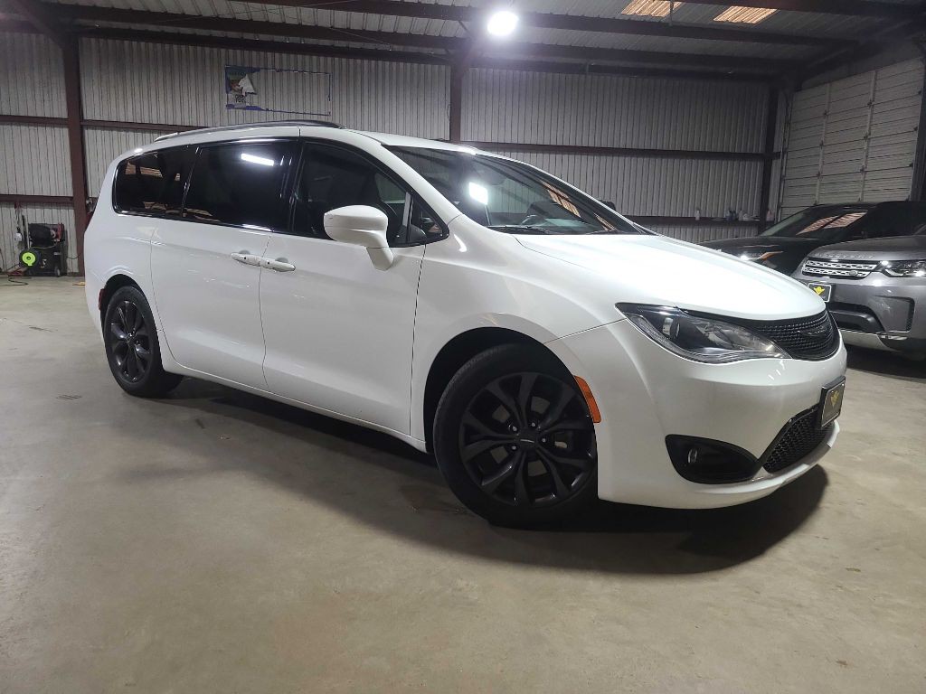 2018 Chrysler Pacifica Image 2