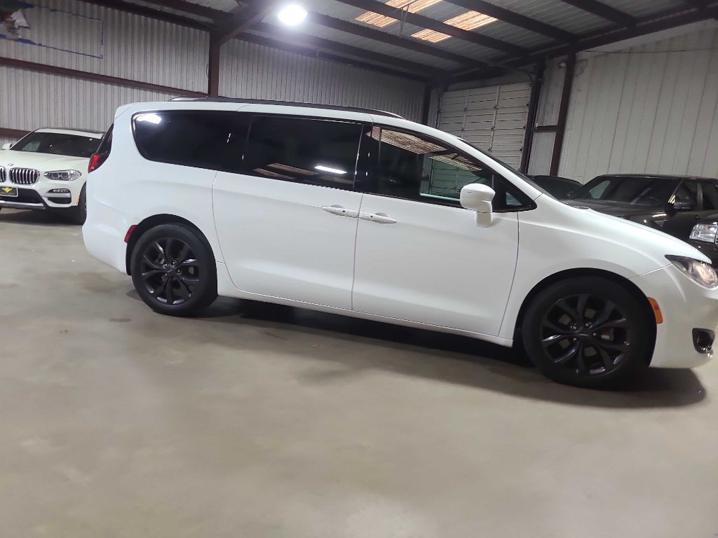 2018 Chrysler Pacifica Image 3