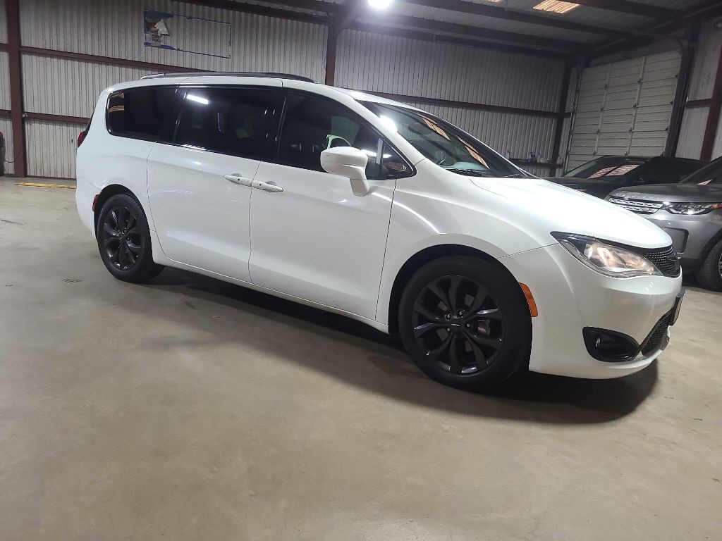 2018 Chrysler Pacifica Image 4