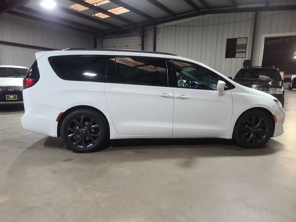 2018 Chrysler Pacifica Image 6
