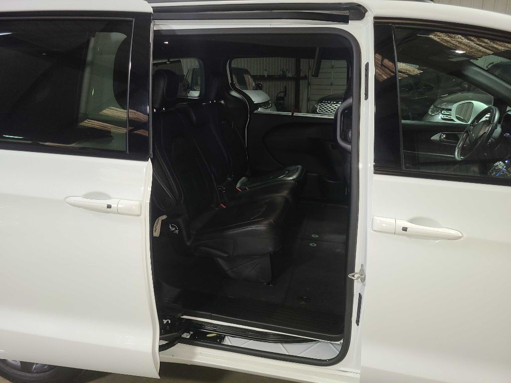2018 Chrysler Pacifica Image 27