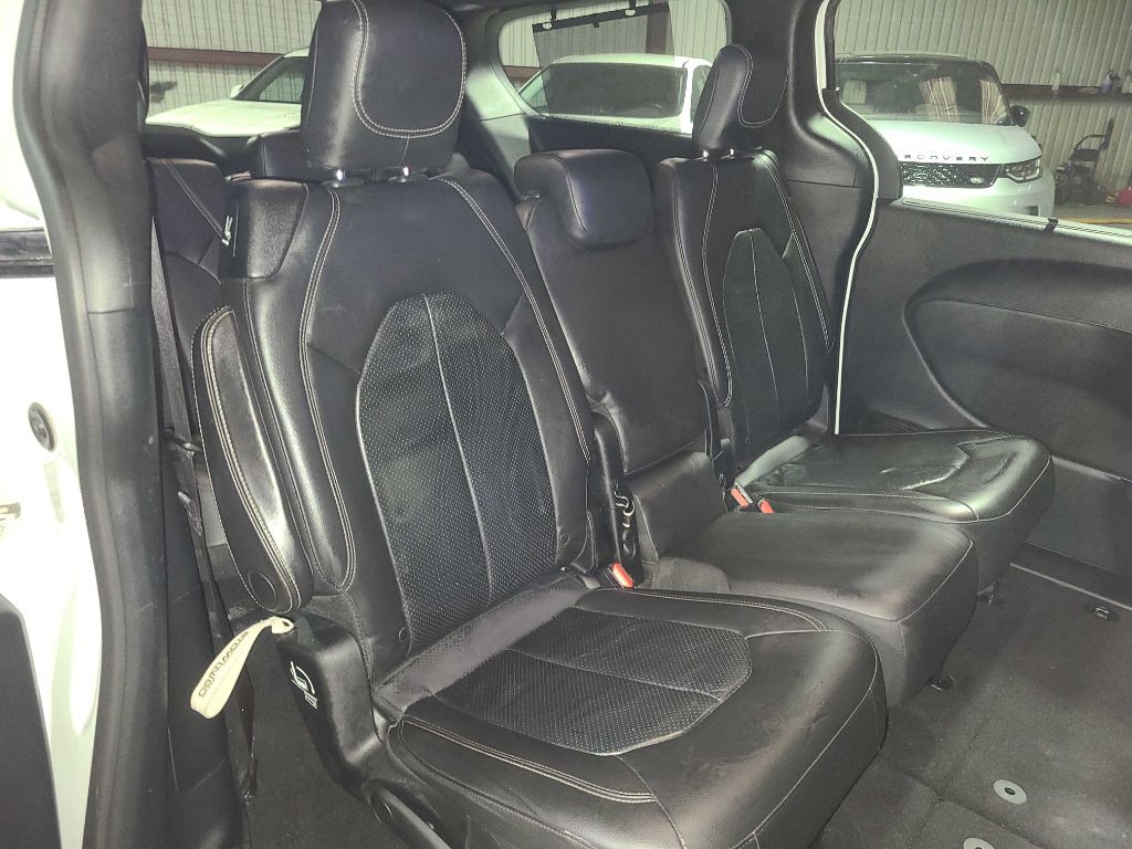 2018 Chrysler Pacifica Image 28