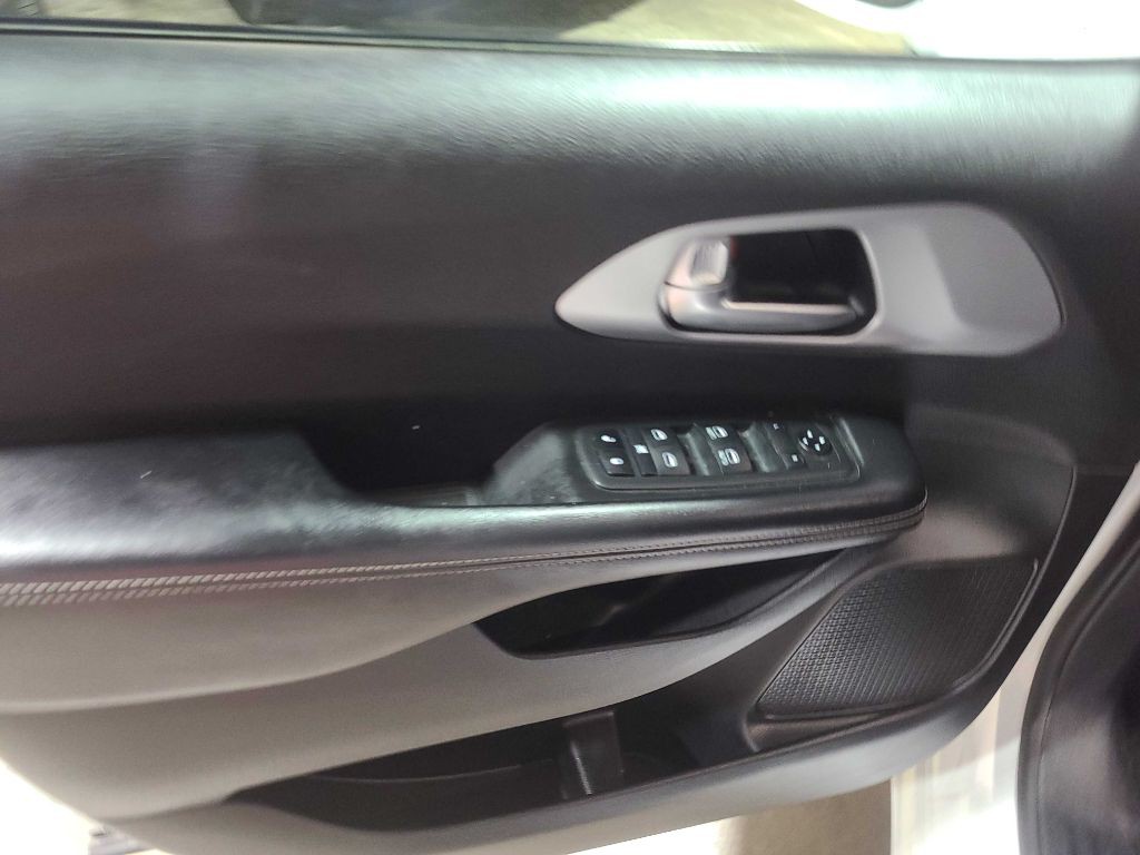 2018 Chrysler Pacifica Image 32