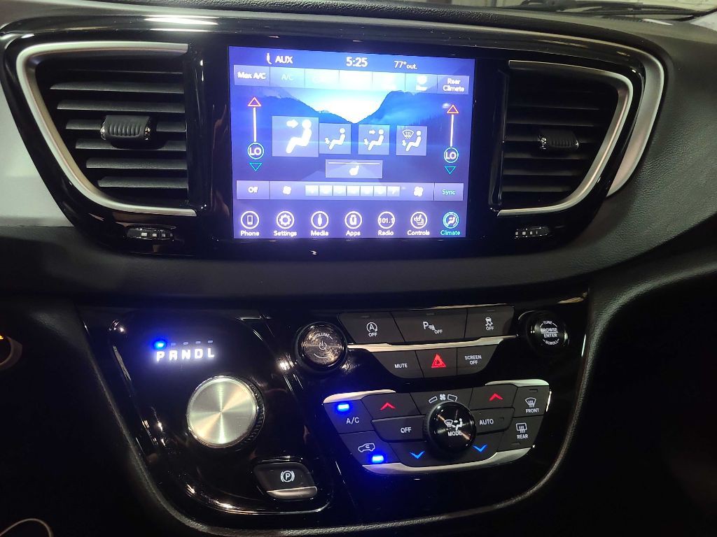 2018 Chrysler Pacifica Image 35