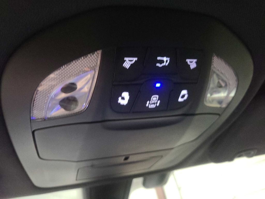 2018 Chrysler Pacifica Image 38