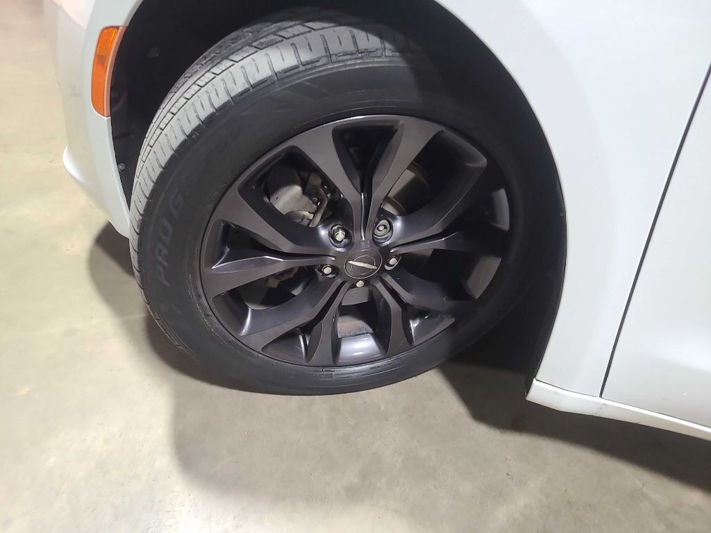 2018 Chrysler Pacifica Image 39