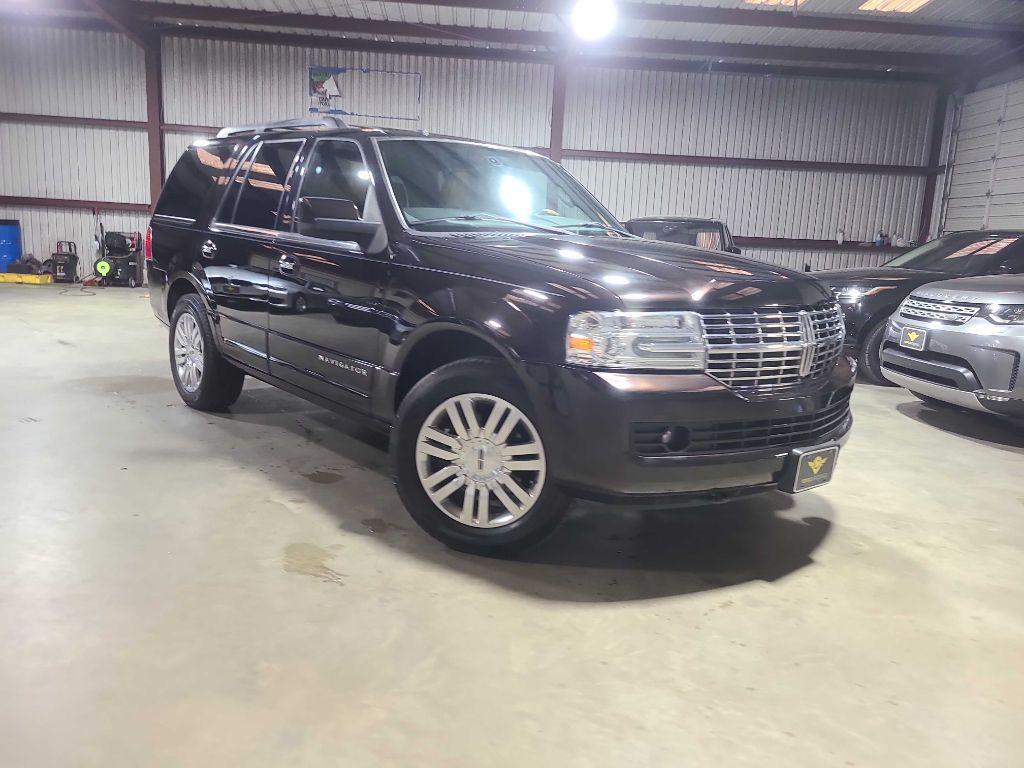 2013 Lincoln Navigator Image 2