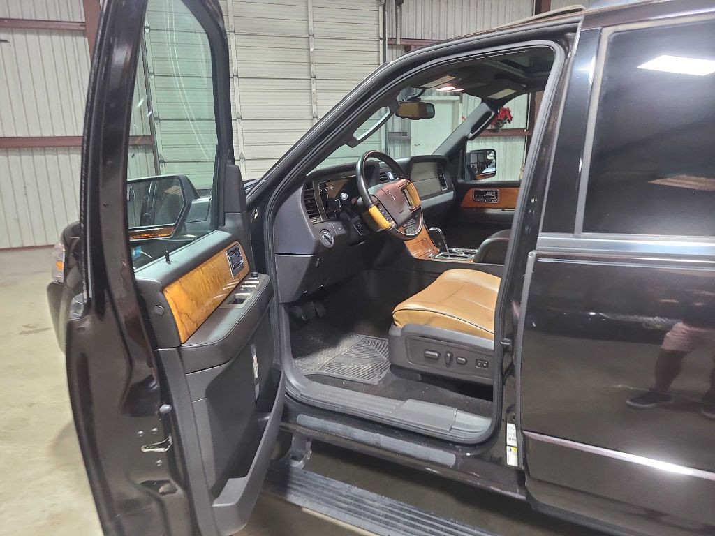 2013 Lincoln Navigator Image 22