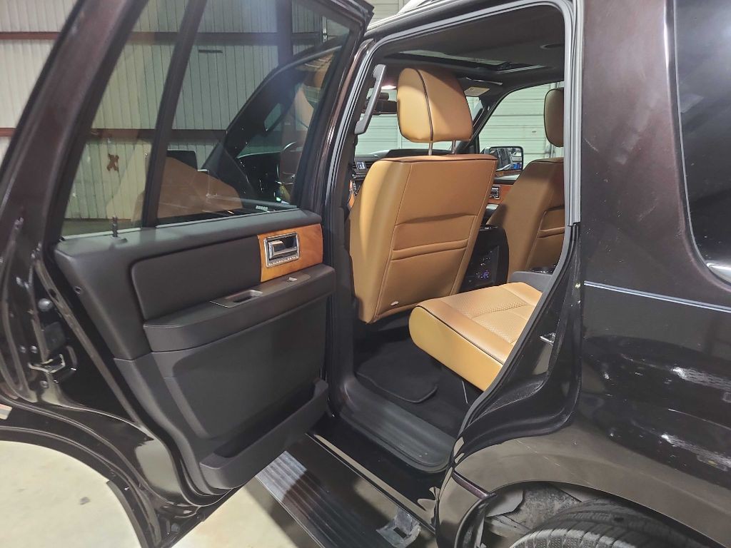 2013 Lincoln Navigator Image 24