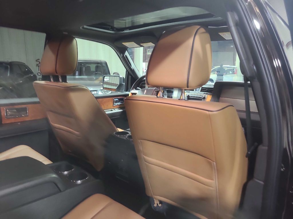 2013 Lincoln Navigator Image 30