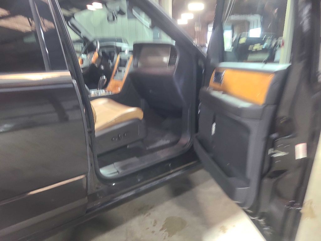 2013 Lincoln Navigator Image 31