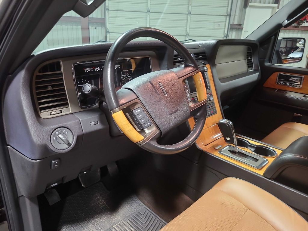 2013 Lincoln Navigator Image 34
