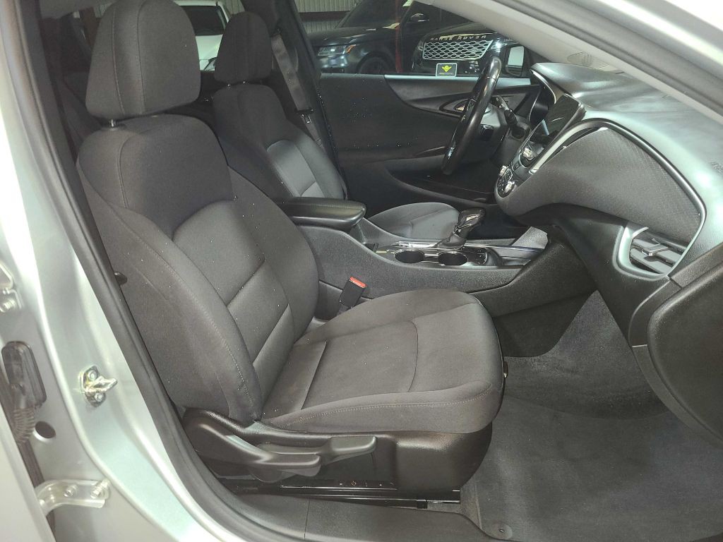 2022 Chevrolet Malibu Image 29