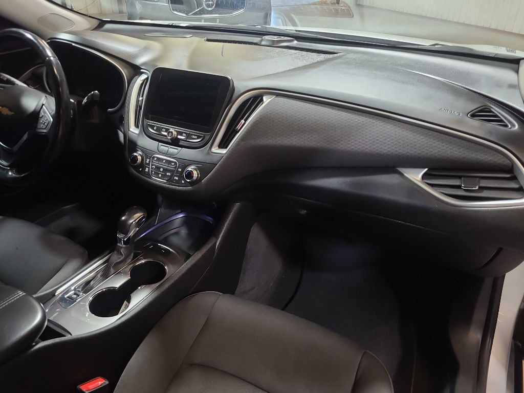 2022 Chevrolet Malibu Image 32