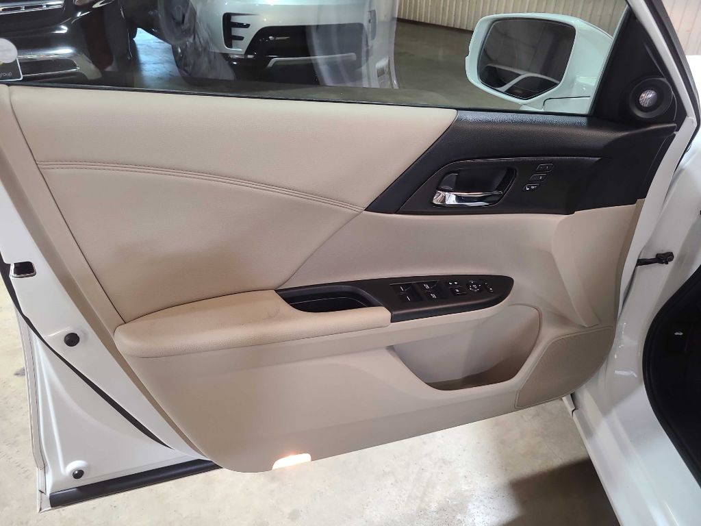 2014 Honda Accord Image 32