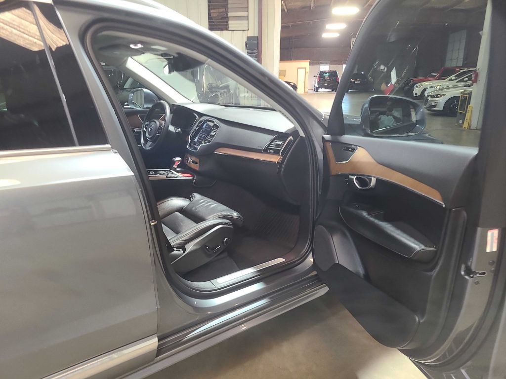 2018 Volvo XC90 Image 32