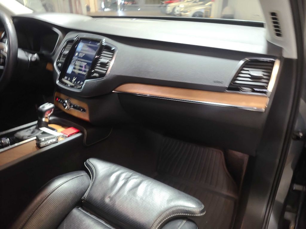 2018 Volvo XC90 Image 33