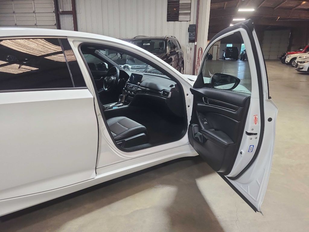 2019 Honda Accord Image 24