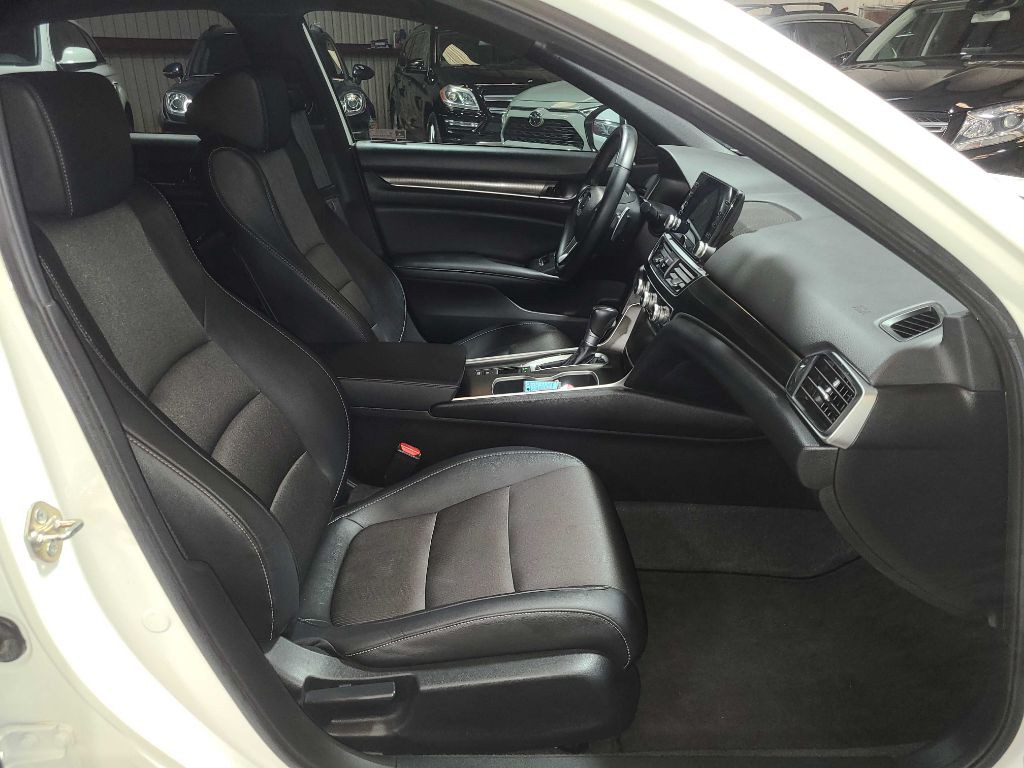 2019 Honda Accord Image 25