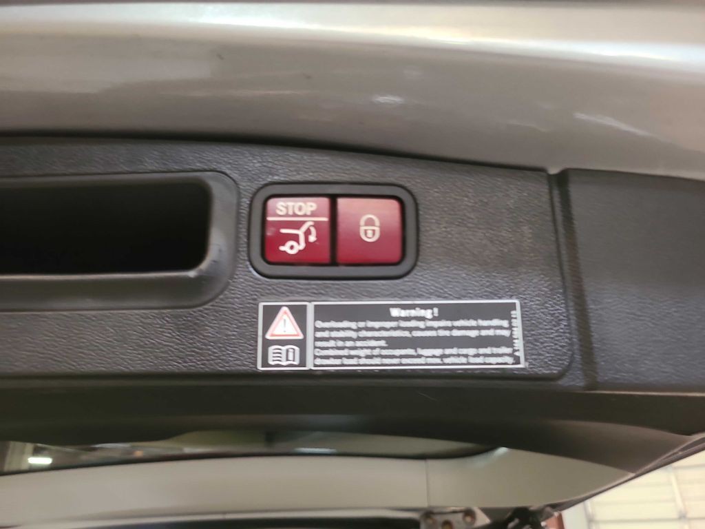 2011 Mercedes-Benz GL-Class Image 25