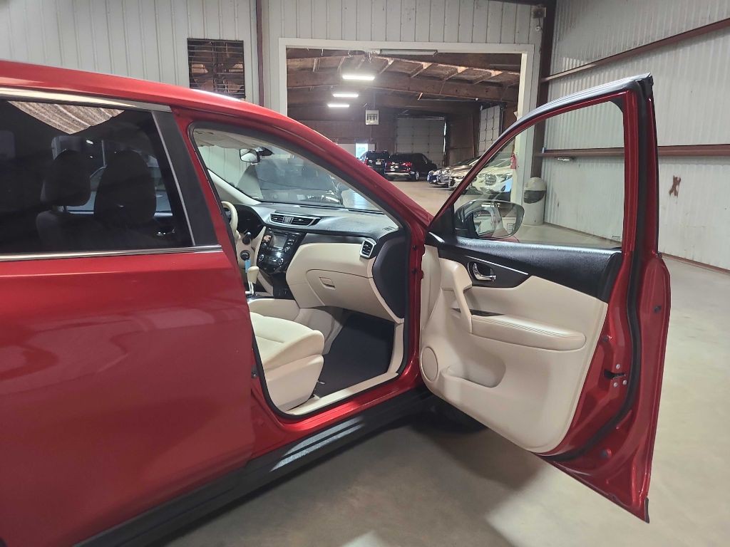 2015 Nissan Rogue Image 25